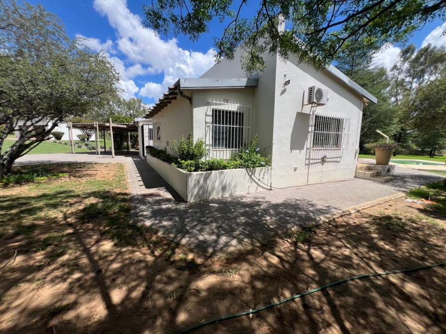 5 Bedroom Property for Sale in Hartebeesfontein SH Free State